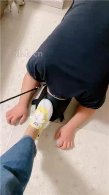 【上上】下跪对着帆布鞋原味船袜发骚_HD绳艺资源