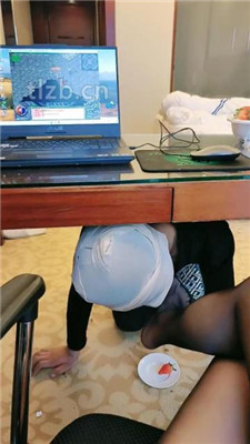 图片[2]_【诗恩大大】桌底视角-下贱员工黑丝高跟喂食_HD绳艺资源