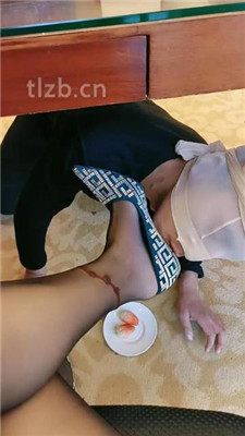 图片[6]_【诗恩大大】桌底视角-下贱员工黑丝高跟喂食_HD绳艺资源