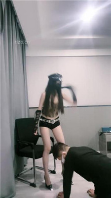 【司宁青】性感女神-重度训练/高跟崇拜/转胯踩狗舌/骑脖夹头_HD绳艺资源