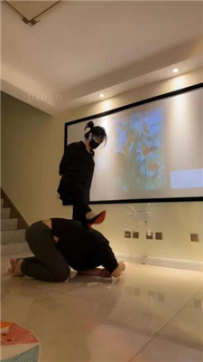 【辣姐】白领S高跟踩虐老板狗/狗盆喂狗粮/舔脚趾_HD绳艺资源