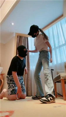 图片[6]_【美娜格格】超高难度挑战-运动后脏鞋原味白袜虐打_HD绳艺资源