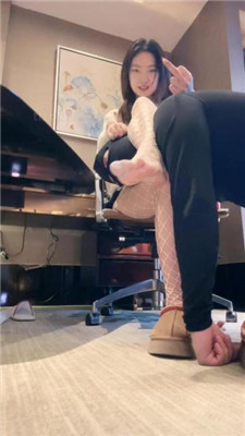 图片[5]_【jenn】闻舔棉鞋白丝袜/踢踹/骑马转胯/踩踏_HD绳艺资源