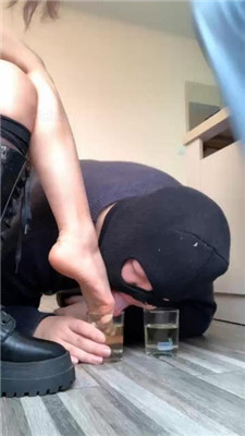 图片[15]_【LL77】双S姐妹花-小白鞋长靴踩/赏赐圣水【双视角版】_HD绳艺资源