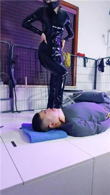 图片[5]_【诗琪】皮衣女神调-踩踏/抽耳光/磕头_HD绳艺资源