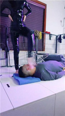 图片[9]_【诗琪】皮衣女神调-踩踏/抽耳光/磕头_HD绳艺资源