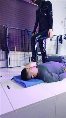 图片[12]_【诗琪】皮衣女神调-踩踏/抽耳光/磕头_HD绳艺资源