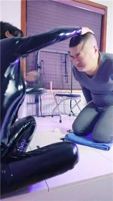 图片[17]_【诗琪】皮衣女神调-踩踏/抽耳光/磕头_HD绳艺资源