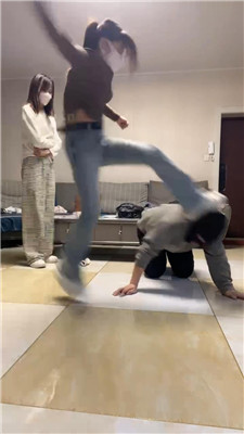 【精神小妹】3S学生主-高难度挑战踢踹发泄专场_HD绳艺资源