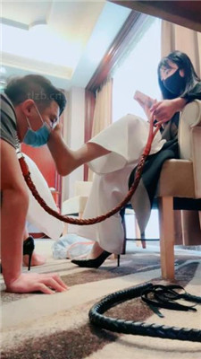 图片[2]_【紫琳】转胯爬行/sp/肉丝高跟舔/揪耳朵/人肉座椅/鞋跟插嘴_HD绳艺资源