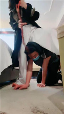 图片[18]_【紫琳】转胯爬行/sp/肉丝高跟舔/揪耳朵/人肉座椅/鞋跟插嘴_HD绳艺资源