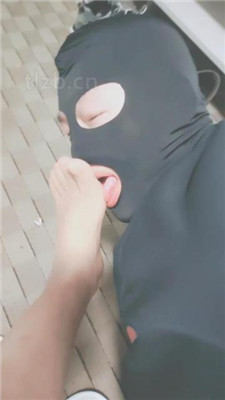 【s大大】绿帽狗裸足恋足舔_HD绳艺资源