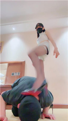 图片[7]_【美娜格格】车模S-身高差-揪耳朵/耳光/黑丝高跟踢踹_HD绳艺资源