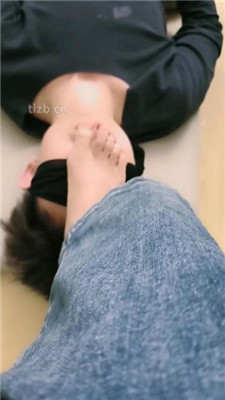 【啡啡】迷恋裸足的下贱小奶狗_HD绳艺资源