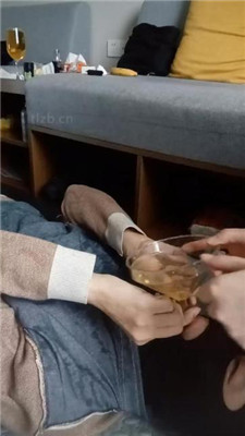 【苏州KK】卫生巾贴嘴/灌圣水/高跟黑丝碾压踩/喂食咀嚼物_HD绳艺资源