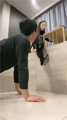 图片[4]_【魅儿】跪爬狗伺候主人用餐_HD绳艺资源