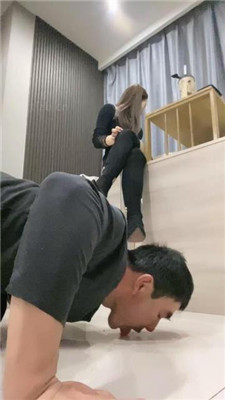 图片[6]_【魅儿】跪爬狗伺候主人用餐_HD绳艺资源