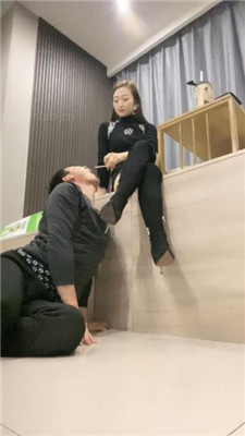 图片[7]_【魅儿】跪爬狗伺候主人用餐_HD绳艺资源