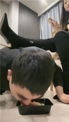 图片[10]_【魅儿】跪爬狗伺候主人用餐_HD绳艺资源