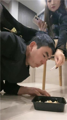 图片[11]_【魅儿】跪爬狗伺候主人用餐_HD绳艺资源