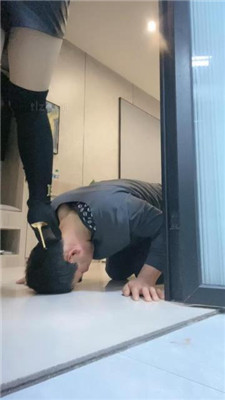 图片[12]_【魅儿】跪爬狗伺候主人用餐_HD绳艺资源