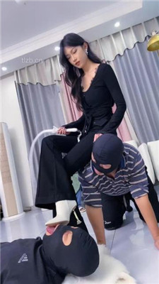 图片[9]_【麋鹿银儿】素人模特S-高难度挑战虐三奴-骑马踩踏/训练/白袜捂脸/提档_HD绳艺资源