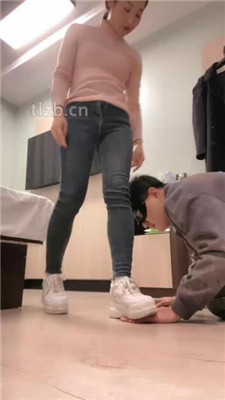【魅儿】磕头求虐/耳光/白袜臭脚气味辱/裸足插嘴/嘴叼袜子_HD绳艺资源