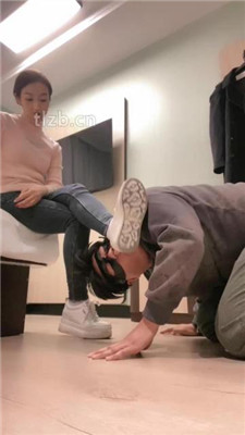 图片[4]_【魅儿】磕头求虐/耳光/白袜臭脚气味辱/裸足插嘴/嘴叼袜子_HD绳艺资源