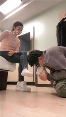 图片[5]_【魅儿】磕头求虐/耳光/白袜臭脚气味辱/裸足插嘴/嘴叼袜子_HD绳艺资源