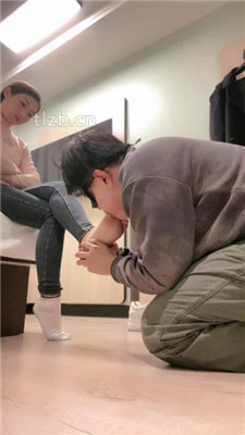 图片[10]_【魅儿】磕头求虐/耳光/白袜臭脚气味辱/裸足插嘴/嘴叼袜子_HD绳艺资源