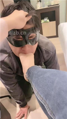 图片[11]_【魅儿】磕头求虐/耳光/白袜臭脚气味辱/裸足插嘴/嘴叼袜子_HD绳艺资源