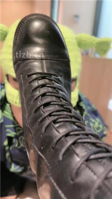 【柒柒学姐】闻丝袜/清理脏长靴/碾压踩狗头_HD绳艺资源