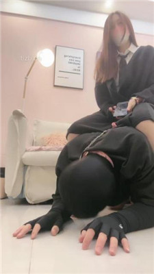 图片[5]_【小软】高跟美腿碾压踩/坐脸窒息/圣水嘴洗丝袜_HD绳艺资源