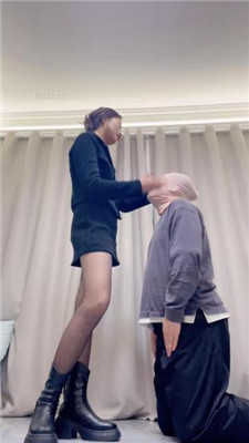 【大一诗诗】短靴黑丝白袜-虐废绿帽奴_HD绳艺资源