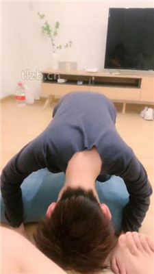 【啡啡】双S-跪舔皮鞋黑丝/狂吸脚趾/脚插嘴/转胯/臭脚捂脸_HD绳艺资源