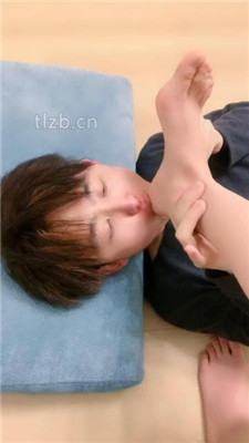 图片[14]_【啡啡】双S-跪舔皮鞋黑丝/狂吸脚趾/脚插嘴/转胯/臭脚捂脸_HD绳艺资源