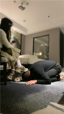 图片[2]_【芊芊】运动鞋白袜气味辱/踩踏/脚喂食/耳光/口水_HD绳艺资源