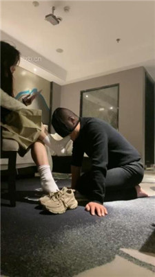 图片[5]_【芊芊】运动鞋白袜气味辱/踩踏/脚喂食/耳光/口水_HD绳艺资源