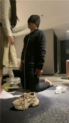 图片[13]_【芊芊】运动鞋白袜气味辱/踩踏/脚喂食/耳光/口水_HD绳艺资源