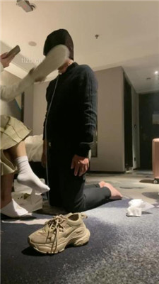 图片[14]_【芊芊】运动鞋白袜气味辱/踩踏/脚喂食/耳光/口水_HD绳艺资源