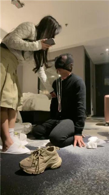 图片[15]_【芊芊】运动鞋白袜气味辱/踩踏/脚喂食/耳光/口水_HD绳艺资源