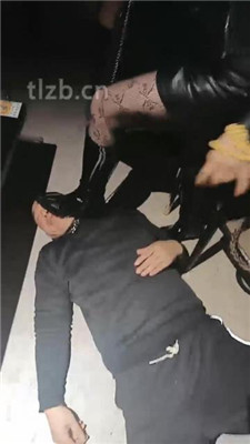 图片[2]_【乐爷】KTV聚会公开处刑-长靴踩虐踢踹_HD绳艺资源