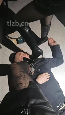 图片[14]_【乐爷】KTV聚会公开处刑-长靴踩虐踢踹_HD绳艺资源