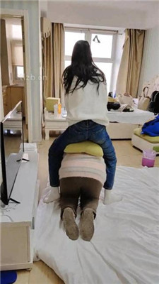 图片[3]_【樱樱】母畜-犬化骑马爬行/跪舔裸足_HD绳艺资源