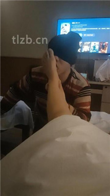 图片[4]_【赞拉】下跪舔素人小姐姐的臭脚_HD绳艺资源