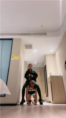 图片[2]_【沐阳大小姐】狠虐CD奴-转胯骑马爬行/打手掌/耳光/裸足狂舔_HD绳艺资源