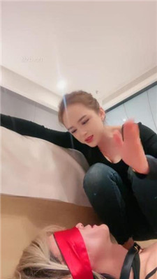 图片[16]_【沐阳大小姐】狠虐CD奴-转胯骑马爬行/打手掌/耳光/裸足狂舔_HD绳艺资源