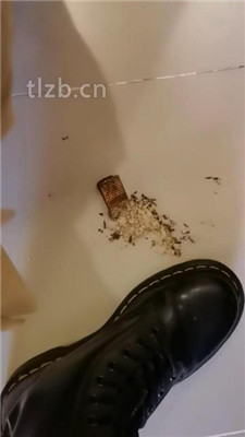 图片[10]_【Welldoer】头顶鞋子/长靴白袜各种踩踏/清理脏鞋底_HD绳艺资源