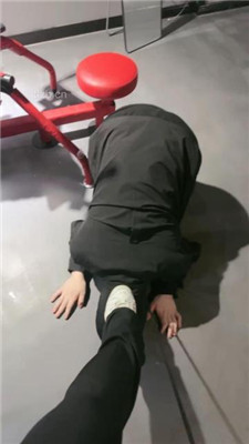 图片[3]_【黑兔】严刑逼供教训犯人-舔脏老爹鞋/吊绑虐打/狗链遛狗_HD绳艺资源