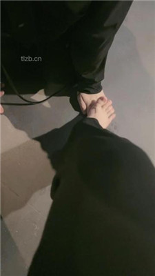 图片[20]_【黑兔】严刑逼供教训犯人-舔脏老爹鞋/吊绑虐打/狗链遛狗_HD绳艺资源